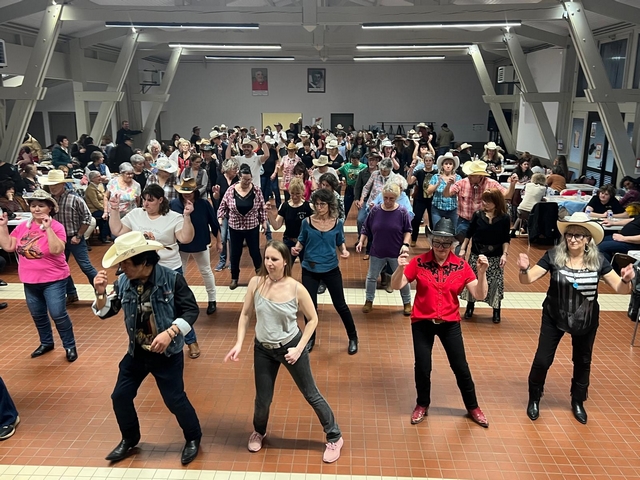 25-01 bal debutants (4).jpg