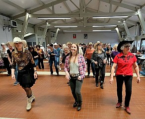 25-01 bal debutants (1).jpg